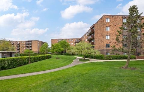 Tiny photo for 850 Wellington Avenue #304, Elk Grove Village, IL 60007 (MLS # 12531569)