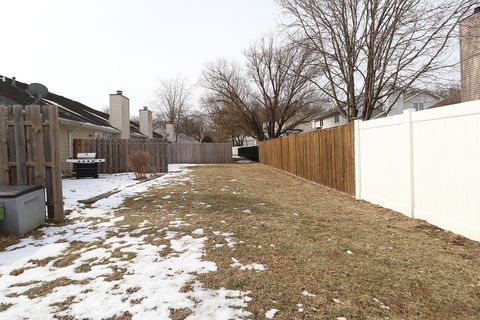 Tiny photo for 323 Vista Court #B, Minooka, IL 60447 (MLS # 12570088)