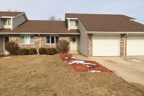 Photo of 323 Vista Court #B, Minooka, IL 60447 (MLS # 12570088)