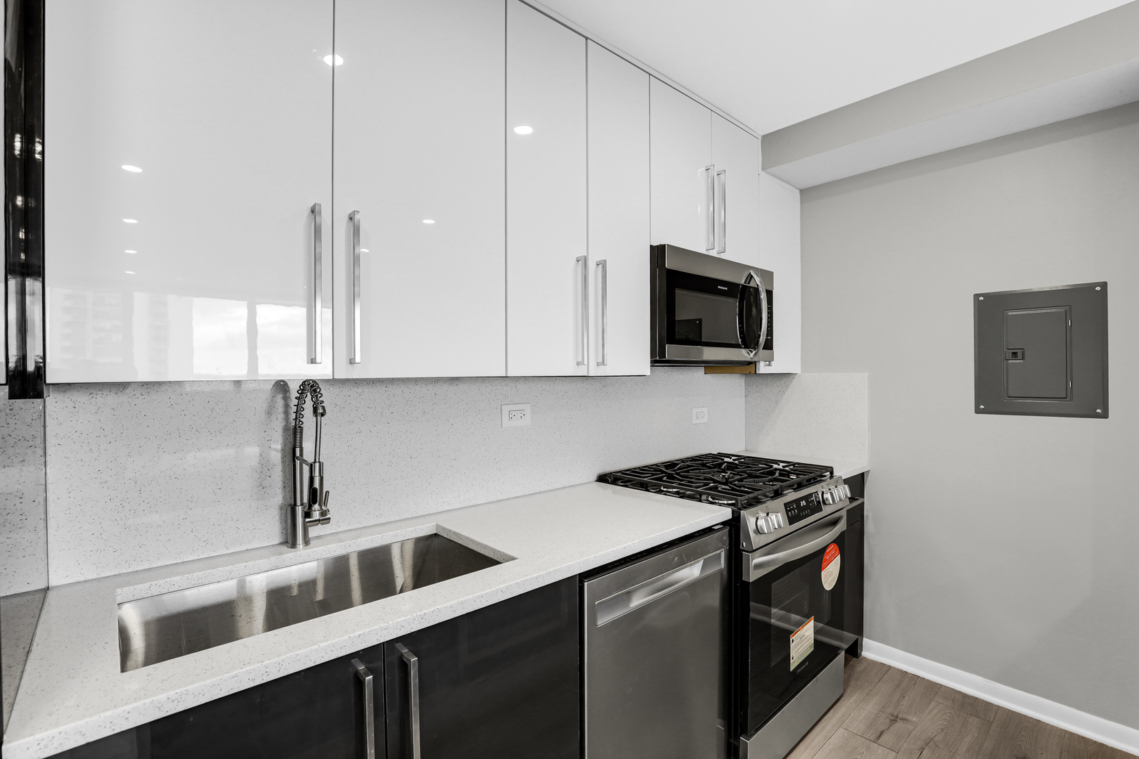 3950 N Lake Shore Drive 2016C