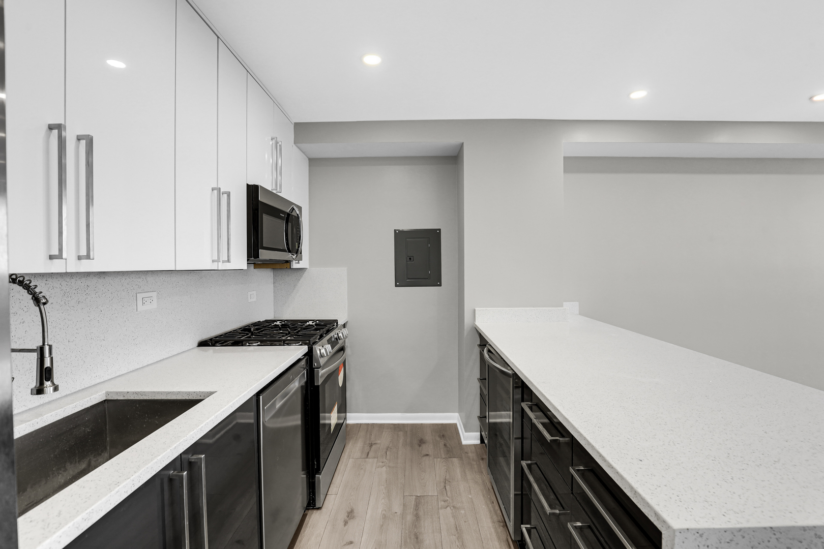 3950 N Lake Shore Drive 2016C