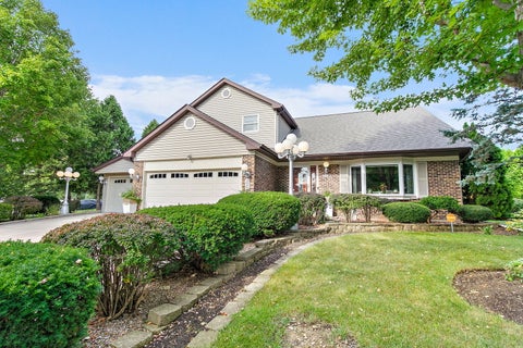 Photo of 1021 Pheasant Trail, Carol Stream, IL 60188 (MLS # 12761150)