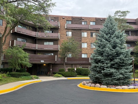 Photo of 840 Wellington Avenue #103, Elk Grove Village, IL 60007 (MLS # 12769817)