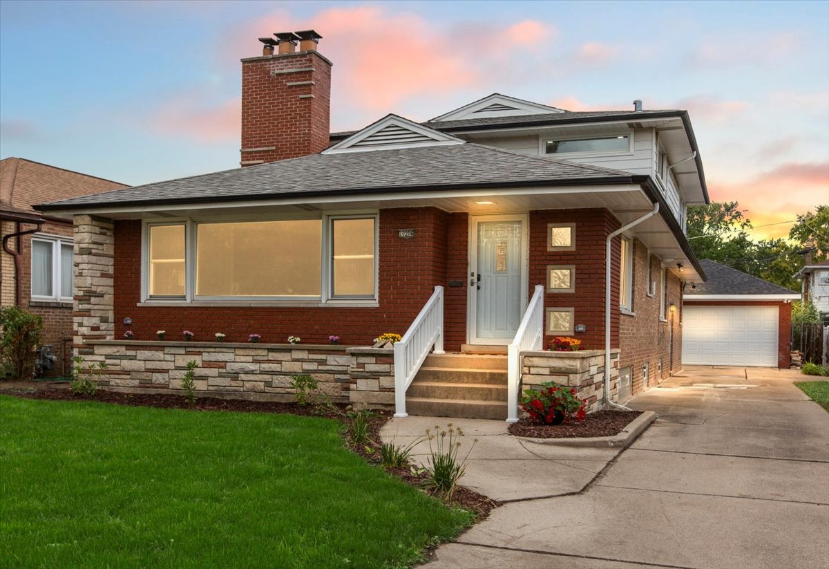 10206 S Saint Louis Avenue