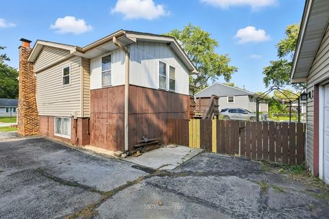 Tiny photo for 404 E Maple Drive, Glenwood, IL 60425 (MLS # 12369758)