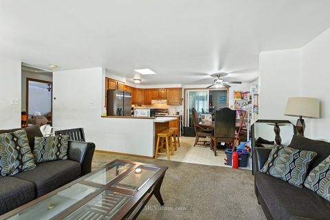 Tiny photo for 404 E Maple Drive, Glenwood, IL 60425 (MLS # 12369758)
