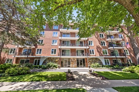 Photo of 2333 Central Street #206, Evanston, IL 60201 (MLS # 12686072)