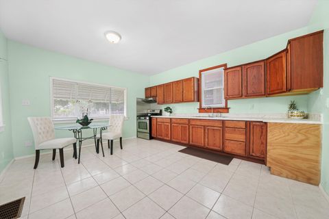 Tiny photo for 2059 Market Street, Blue Island, IL 60406 (MLS # 12505079)