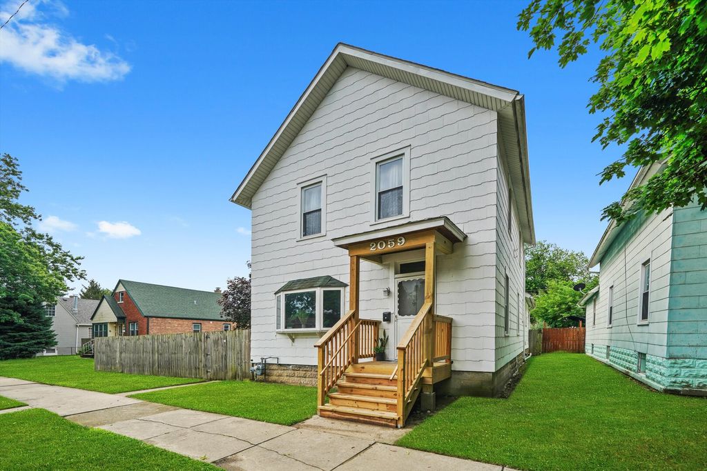 Photo for 2059 Market Street, Blue Island, IL 60406 (MLS # 12505079)