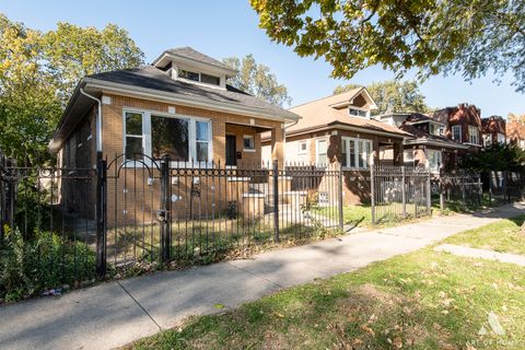 Photo of 8136 S Manistee Avenue, Chicago, IL 60617 (MLS # 12648849)