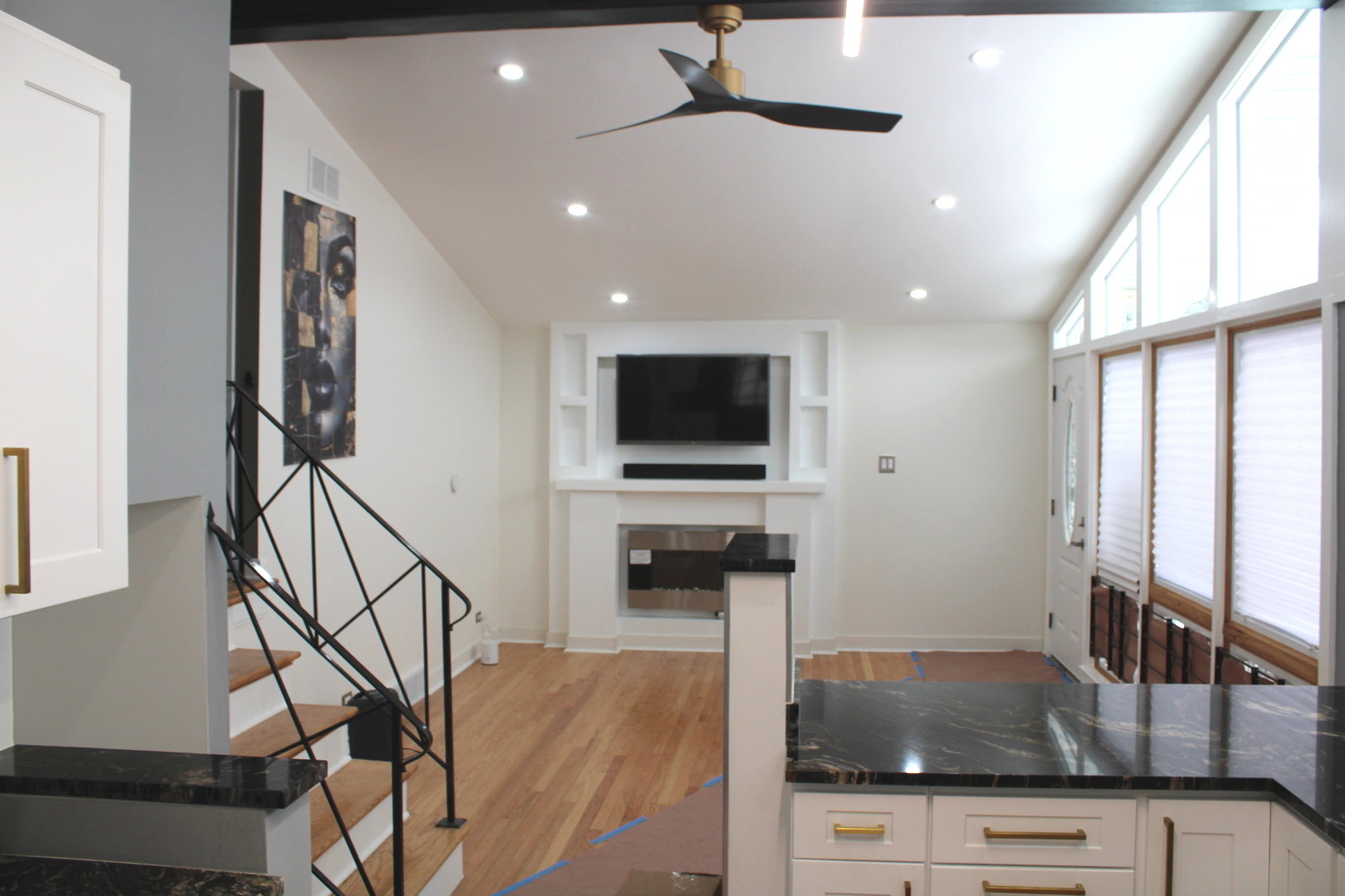 8312 S KENWOOD Avenue