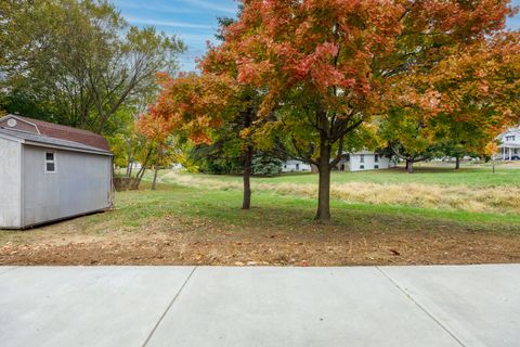 Tiny photo for 1006 E Empire Street, Bloomington, IL 61701 (MLS # 12501772)