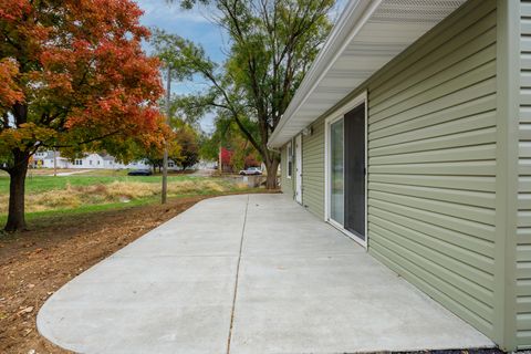 Tiny photo for 1006 E Empire Street, Bloomington, IL 61701 (MLS # 12501772)