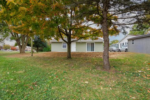 Tiny photo for 1006 E Empire Street, Bloomington, IL 61701 (MLS # 12501772)