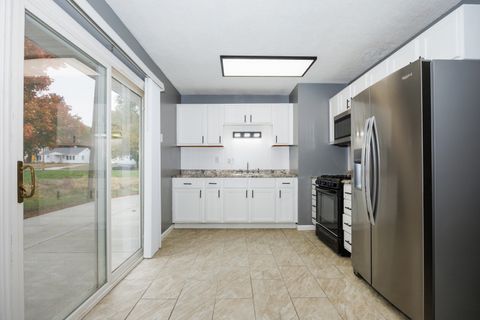 Tiny photo for 1006 E Empire Street, Bloomington, IL 61701 (MLS # 12501772)