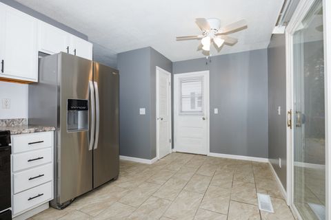 Tiny photo for 1006 E Empire Street, Bloomington, IL 61701 (MLS # 12501772)