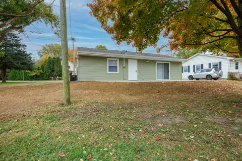 Tiny photo for 1006 E Empire Street, Bloomington, IL 61701 (MLS # 12501772)