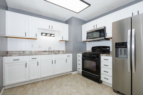 Tiny photo for 1006 E Empire Street, Bloomington, IL 61701 (MLS # 12501772)