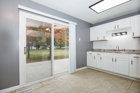 Tiny photo for 1006 E Empire Street, Bloomington, IL 61701 (MLS # 12501772)