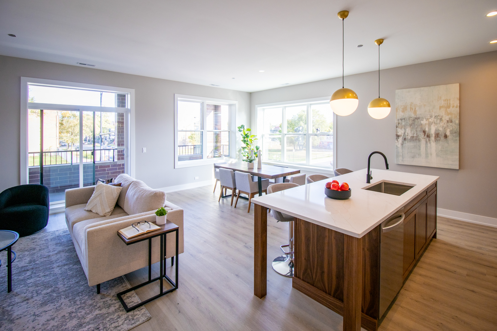 4706 S Saint Lawrence Avenue 2E