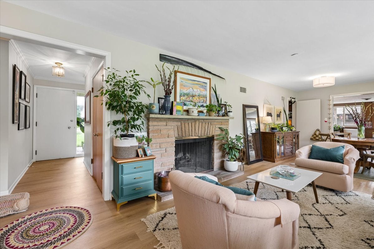 1233 Glenoak Lane
