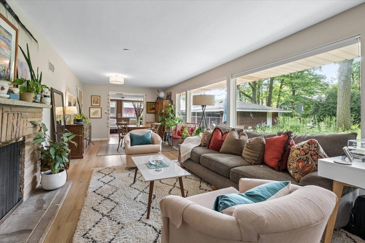 1233 Glenoak Lane