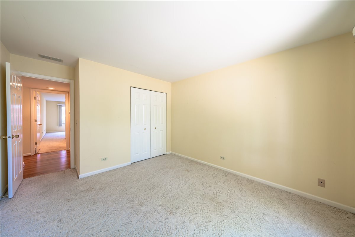 Arlington Heights, Illinois 60004, United States, 2 Bedrooms Bedrooms, ,2 BathroomsBathrooms,Residential,Active,214233