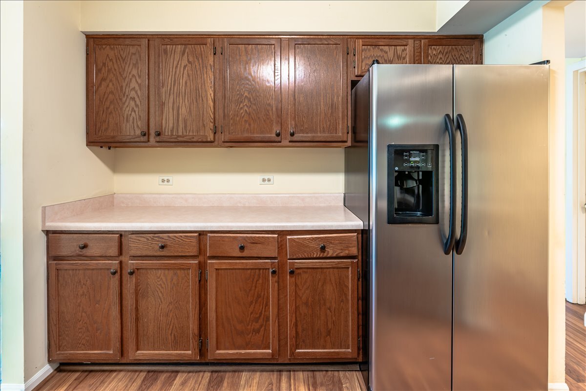 Arlington Heights, Illinois 60004, United States, 2 Bedrooms Bedrooms, ,2 BathroomsBathrooms,Residential,Active,214233