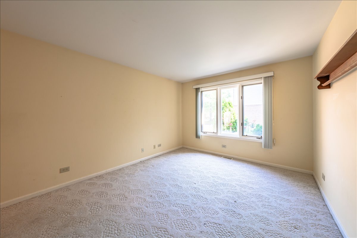 Arlington Heights, Illinois 60004, United States, 2 Bedrooms Bedrooms, ,2 BathroomsBathrooms,Residential,Active,214233