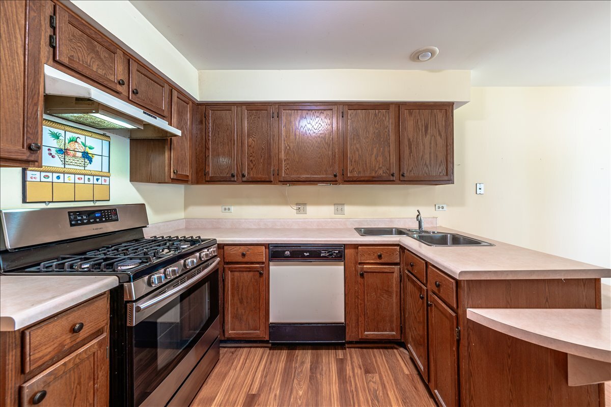 Arlington Heights, Illinois 60004, United States, 2 Bedrooms Bedrooms, ,2 BathroomsBathrooms,Residential,Active,214233