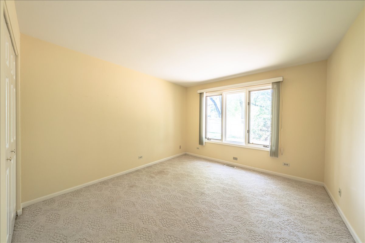 Arlington Heights, Illinois 60004, United States, 2 Bedrooms Bedrooms, ,2 BathroomsBathrooms,Residential,Active,214233