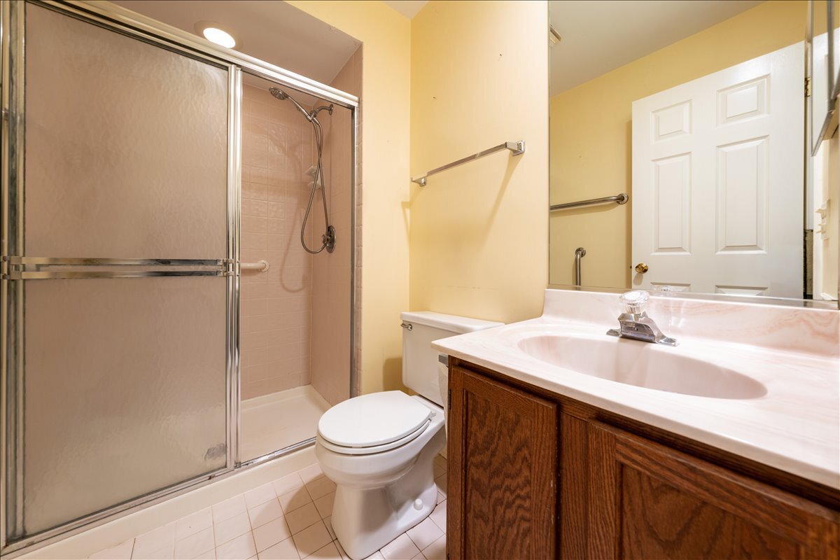 Arlington Heights, Illinois 60004, United States, 2 Bedrooms Bedrooms, ,2 BathroomsBathrooms,Residential,Active,214233