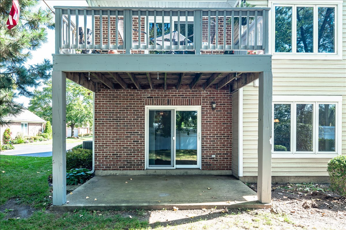 Arlington Heights, Illinois 60004, United States, 2 Bedrooms Bedrooms, ,2 BathroomsBathrooms,Residential,Active,214233