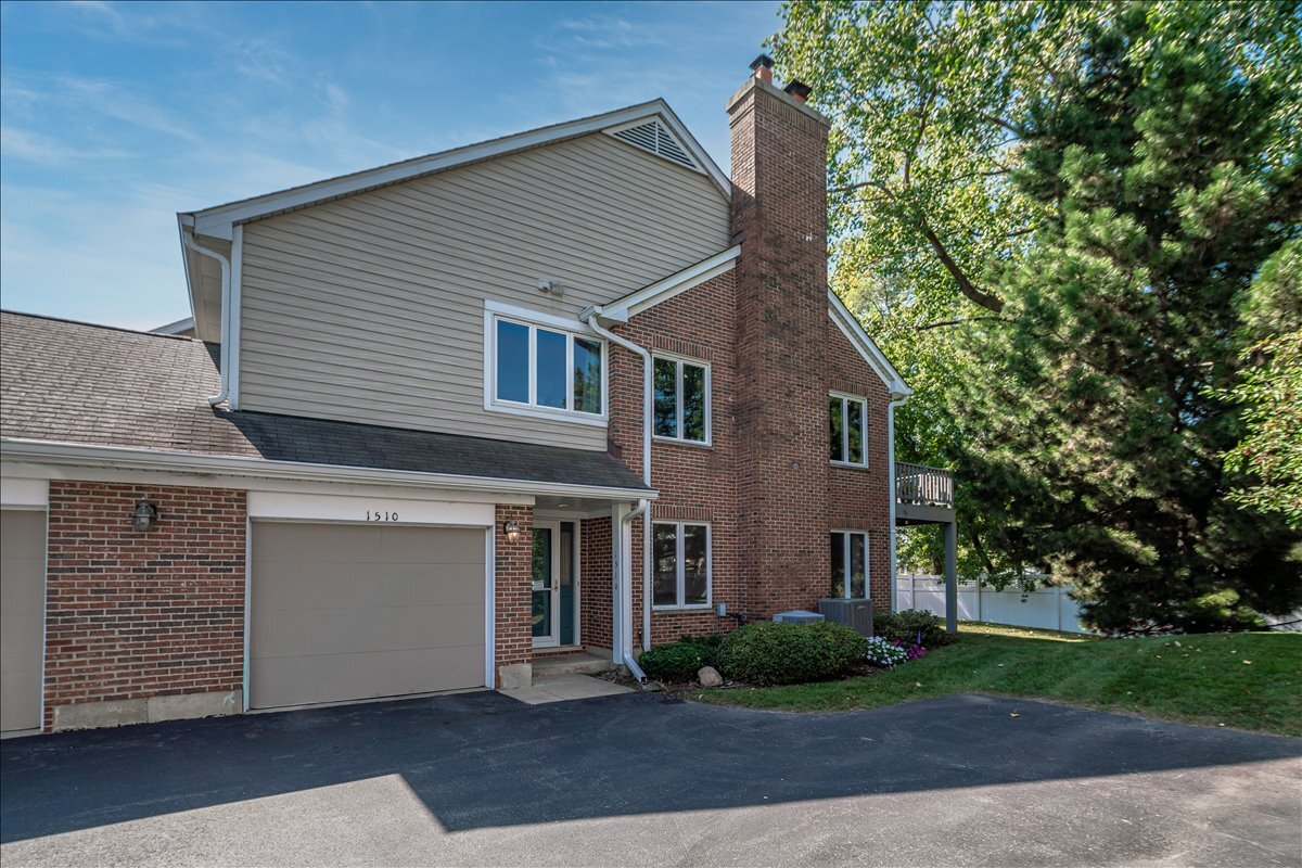 Arlington Heights, Illinois 60004, United States, 2 Bedrooms Bedrooms, ,2 BathroomsBathrooms,Residential,Active,214233