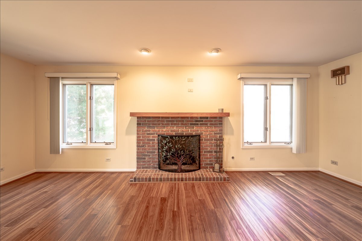 Arlington Heights, Illinois 60004, United States, 2 Bedrooms Bedrooms, ,2 BathroomsBathrooms,Residential,Active,214233