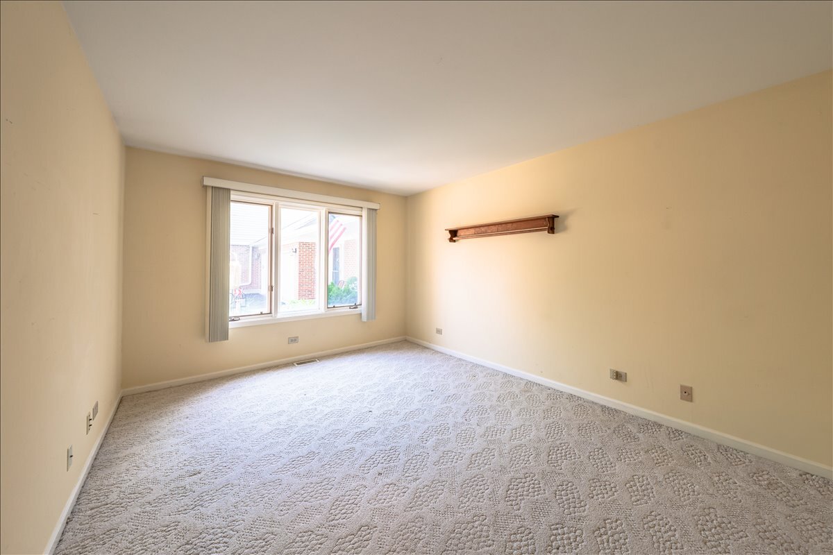 Arlington Heights, Illinois 60004, United States, 2 Bedrooms Bedrooms, ,2 BathroomsBathrooms,Residential,Active,214233