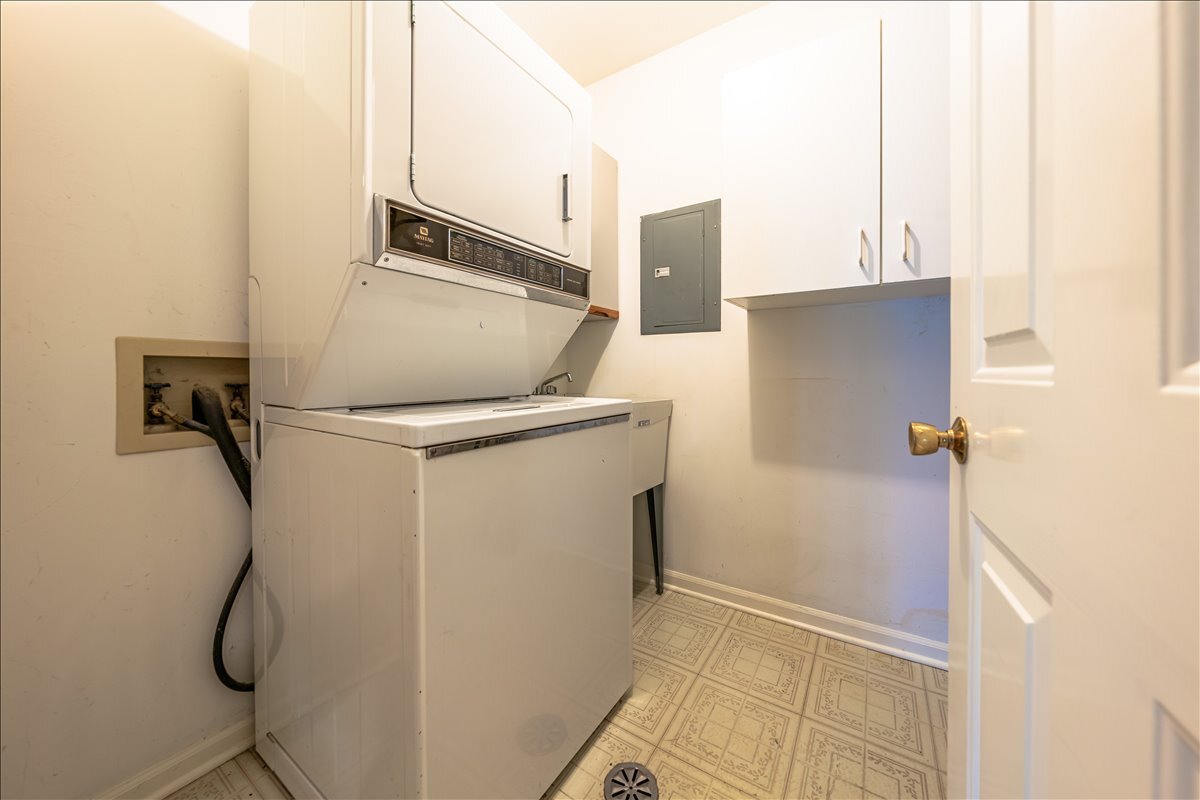 Arlington Heights, Illinois 60004, United States, 2 Bedrooms Bedrooms, ,2 BathroomsBathrooms,Residential,Active,214233