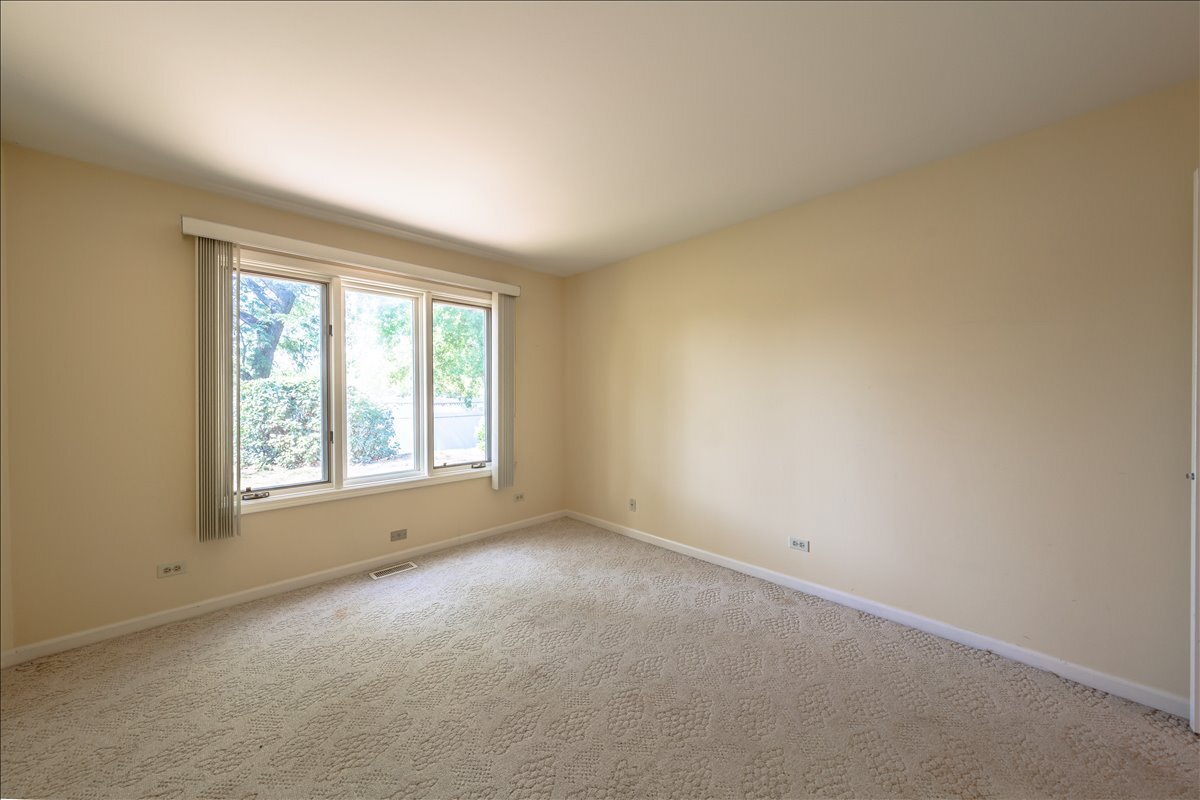 Arlington Heights, Illinois 60004, United States, 2 Bedrooms Bedrooms, ,2 BathroomsBathrooms,Residential,Active,214233