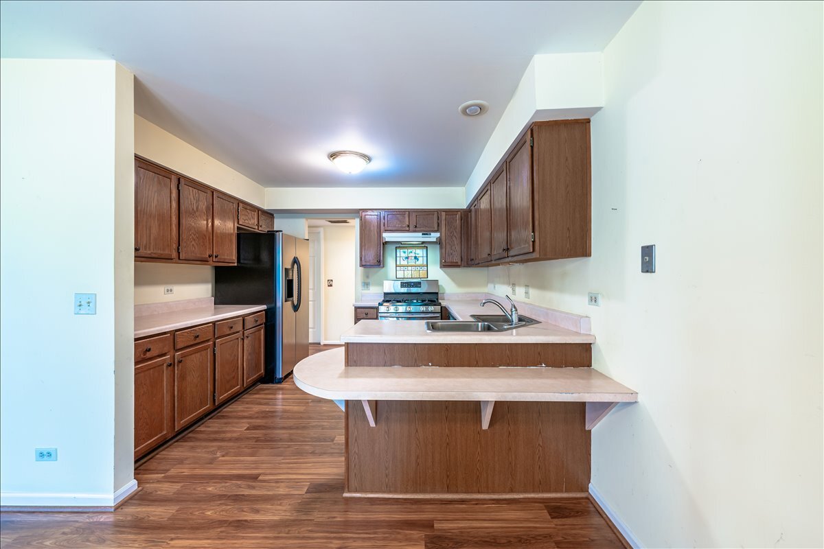 Arlington Heights, Illinois 60004, United States, 2 Bedrooms Bedrooms, ,2 BathroomsBathrooms,Residential,Active,214233