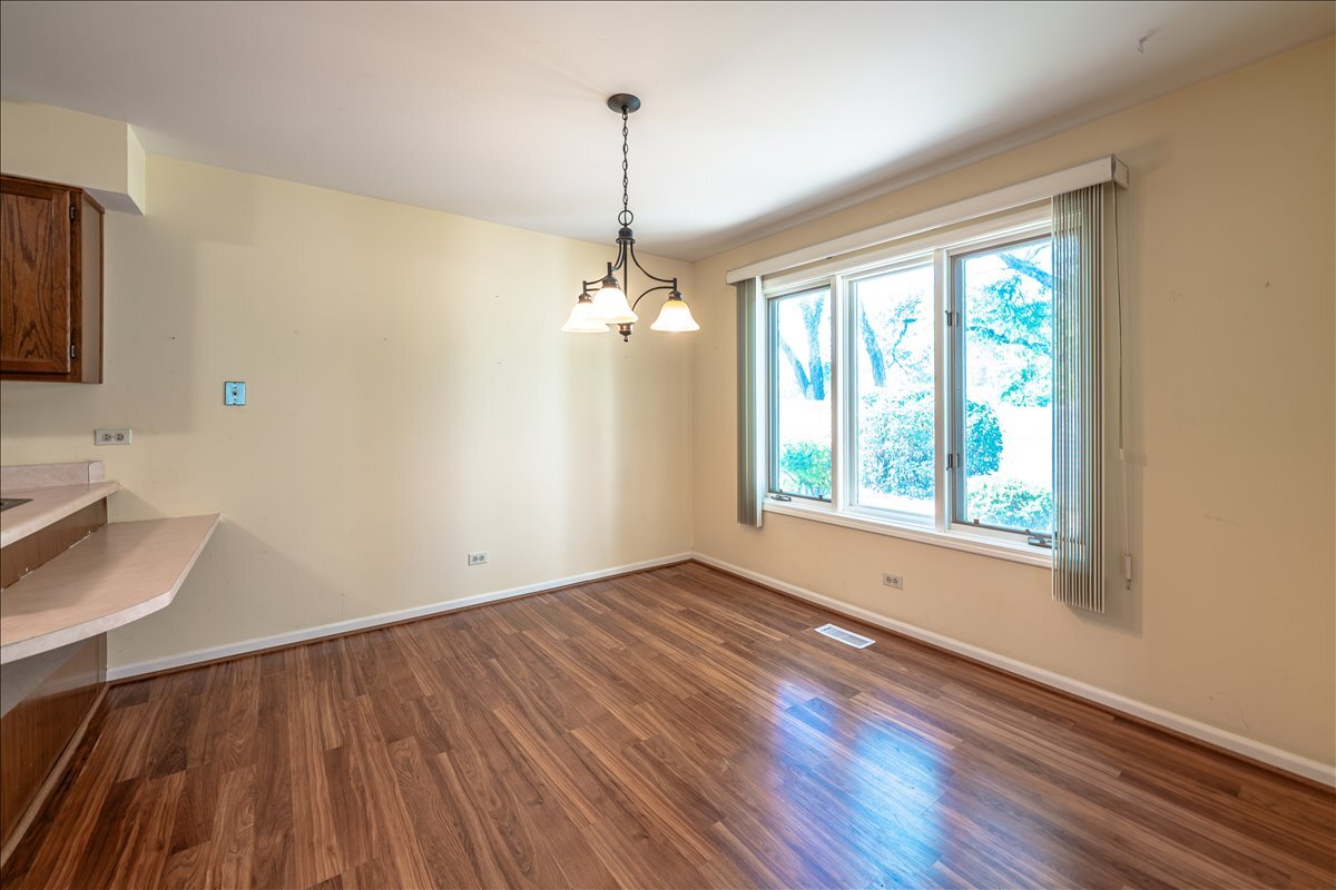 Arlington Heights, Illinois 60004, United States, 2 Bedrooms Bedrooms, ,2 BathroomsBathrooms,Residential,Active,214233