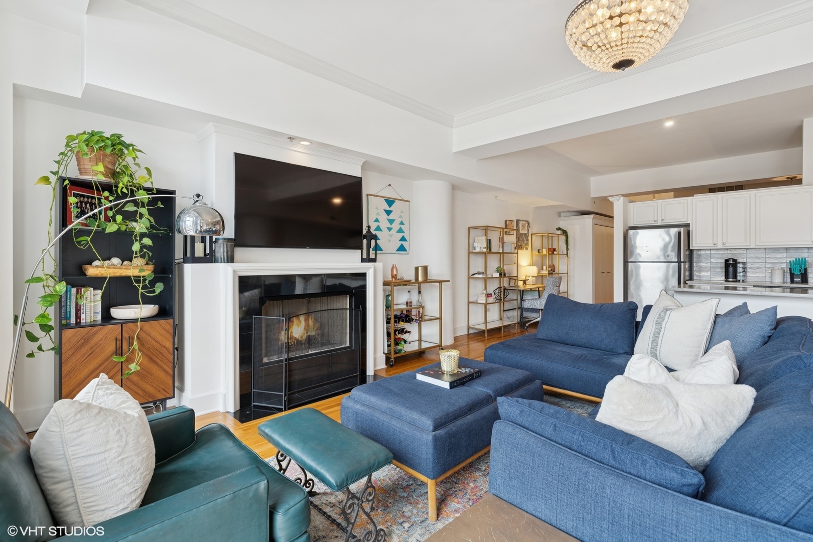 165 N Canal Street 906
