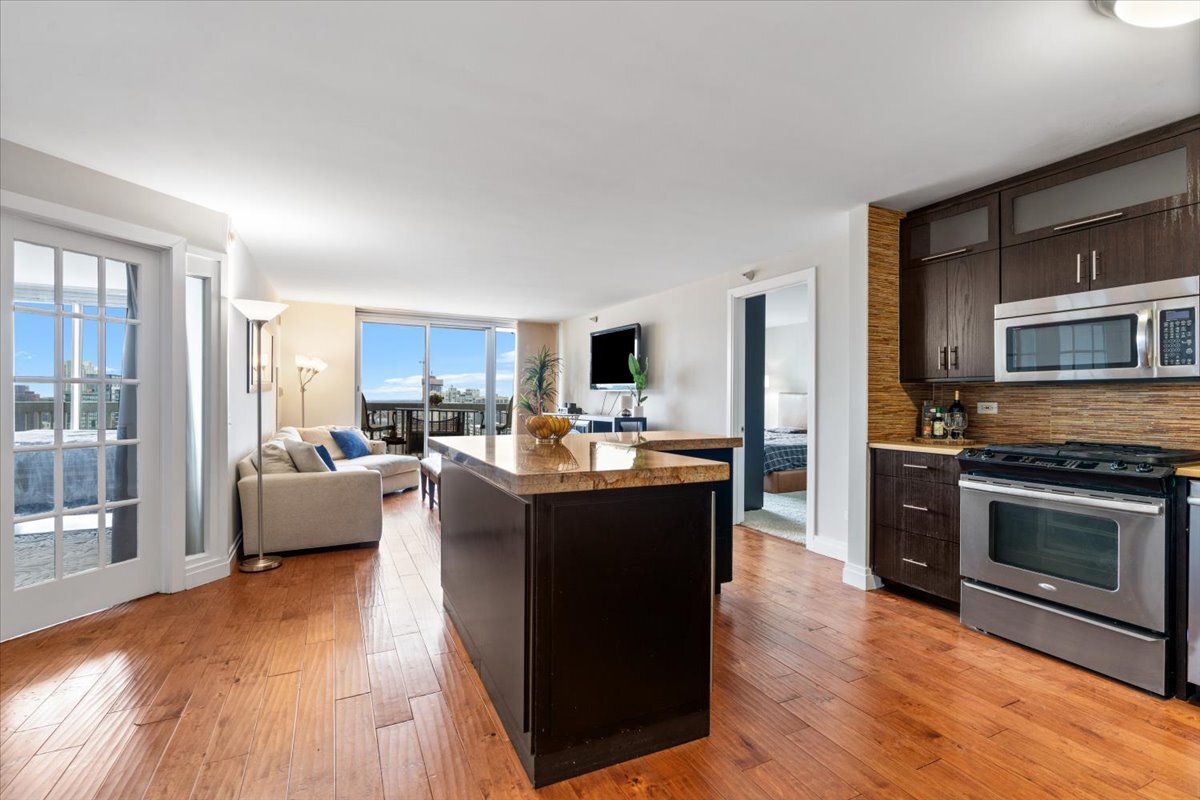 545 N DEARBORN Street 2511