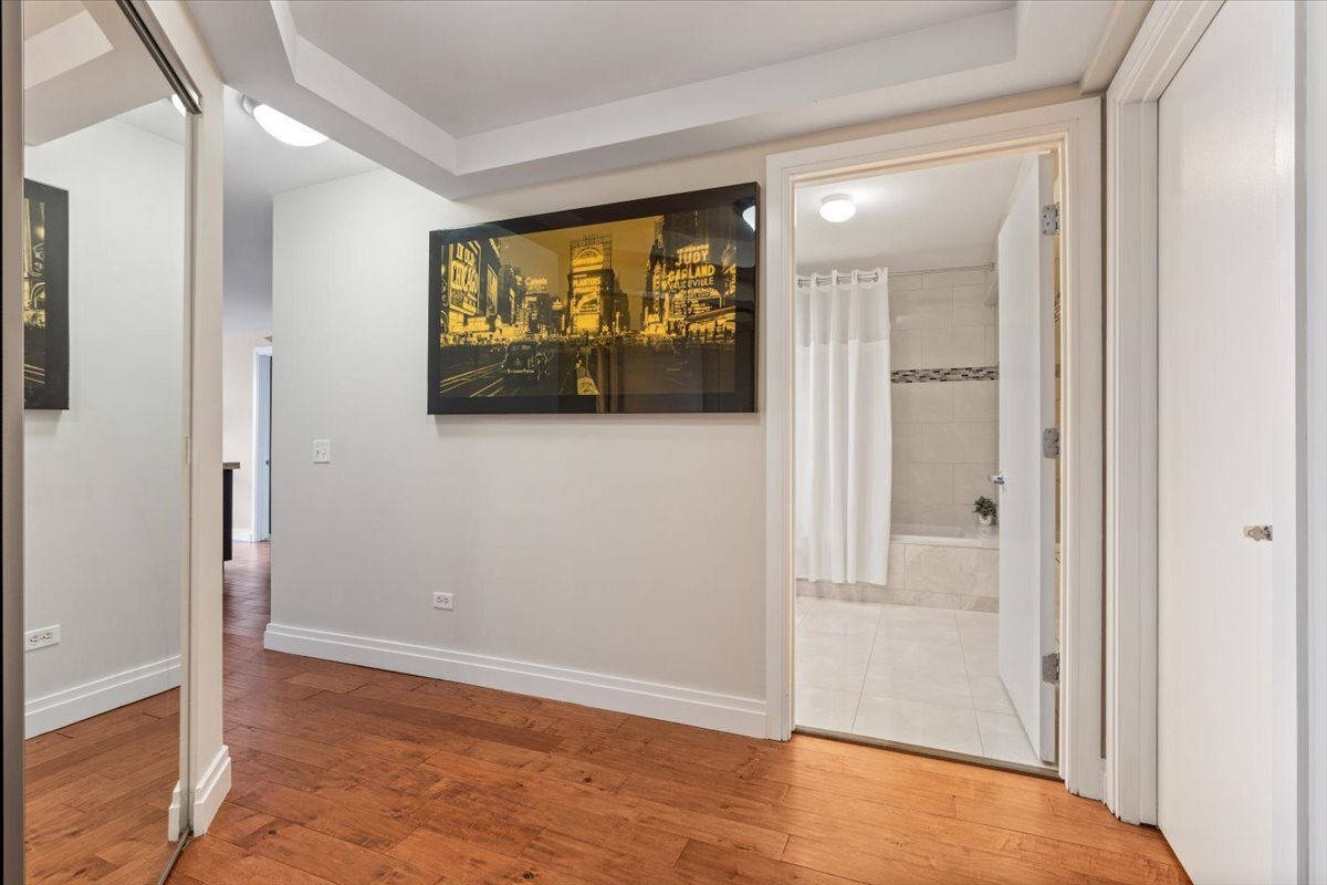 545 N DEARBORN Street 2511