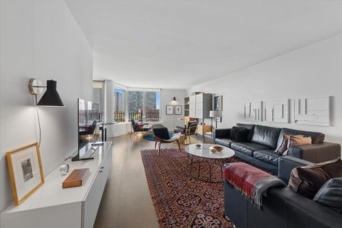 Tiny photo for 4170 N Marine Drive #10E, Chicago, IL 60613 (MLS # 12639010)