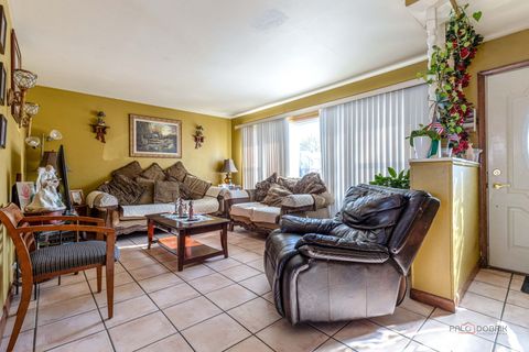 Tiny photo for 908 E Central Road, Mount Prospect, IL 60056 (MLS # 12557433)