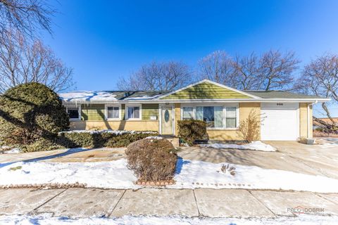 Photo of 908 E Central Road, Mount Prospect, IL 60056 (MLS # 12557433)