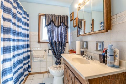 Tiny photo for 908 E Central Road, Mount Prospect, IL 60056 (MLS # 12557433)