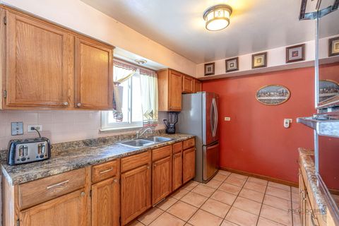 Tiny photo for 908 E Central Road, Mount Prospect, IL 60056 (MLS # 12557433)