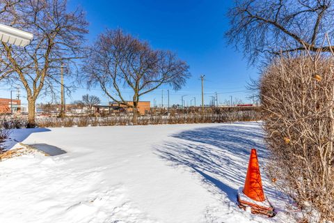 Tiny photo for 908 E Central Road, Mount Prospect, IL 60056 (MLS # 12557433)
