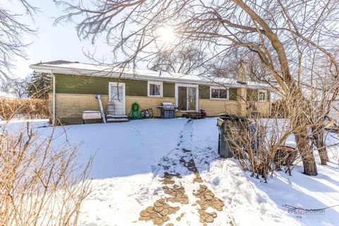 Tiny photo for 908 E Central Road, Mount Prospect, IL 60056 (MLS # 12557433)